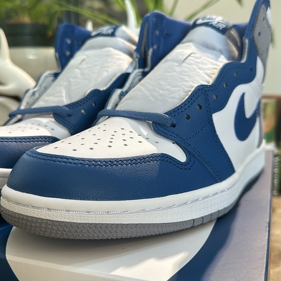Nike Air Jordan 1 High True Blue - Picture 4 of 17
